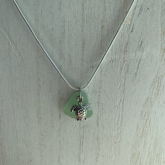 Real sea glass pendant, sea foam color piece with sea turtle charm - Picture 2 of 7